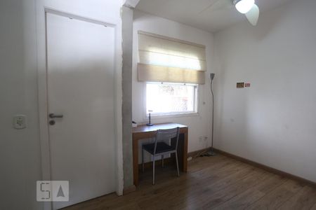 Casa de condomínio à venda com 90m², 3 quartos e 2 vagasEscritório