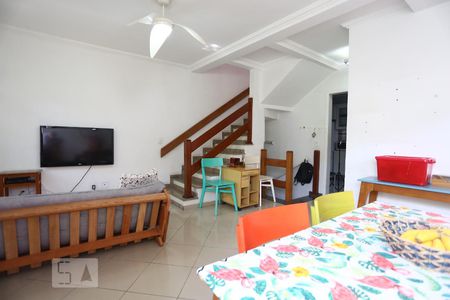 Casa de condomínio à venda com 90m², 3 quartos e 2 vagasSala