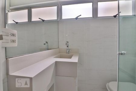 Apartamento à venda com 65m², 2 quartos e 1 vaga Apartamento à venda com 65m², 2 quartos e 1 vagaBanheiro