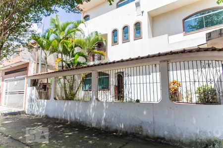 Casa para alugar com 390m², 3 quartos e 4 vagas Casa para alugar com 390m², 3 quartos e 4 vagasFachada