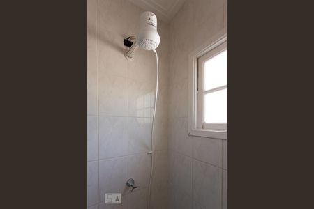 Casa à venda com 100m², 2 quartos e 2 vagasBanheiro - Chuveiro