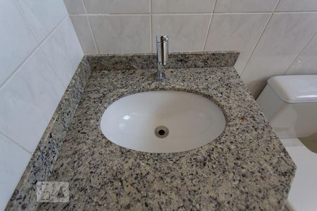 Casa à venda com 100m², 2 quartos e 2 vagasBanheiro - Torneira