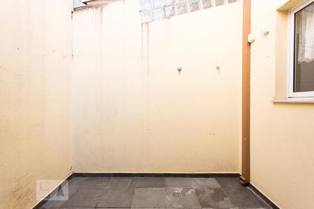 Casa à venda com 100m², 2 quartos e 2 vagasQuintal