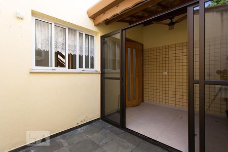 Casa à venda com 100m², 2 quartos e 2 vagasQuintal