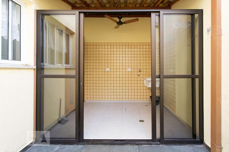 Casa à venda com 100m², 2 quartos e 2 vagasQuintal