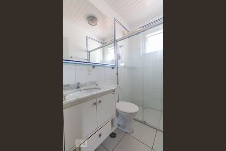 Casa de condomínio para alugar com 85m², 2 quartos e 2 vagasBanheiro do quarto 1