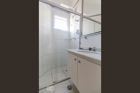 Casa de condomínio para alugar com 85m², 2 quartos e 2 vagasBanheiro do quarto 2