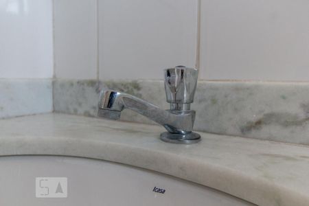 Casa de condomínio para alugar com 85m², 2 quartos e 2 vagasBanheiro do quarto 1