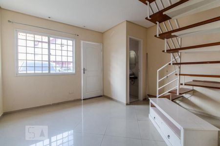 Sala de casa de condomínio para alugar com 2 quartos, 85m² em Vila Ema, São Paulo