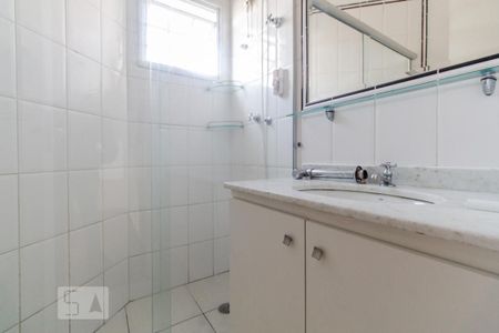 Casa de condomínio para alugar com 85m², 2 quartos e 2 vagasBanheiro do quarto 2