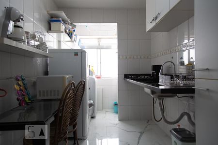 Cozinha de apartamento para alugar com 2 quartos, 65m² em Itaim Bibi, São Paulo