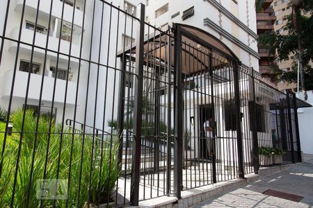 Apartamento para alugar com 65m², 2 quartos e 1 vagaFachada