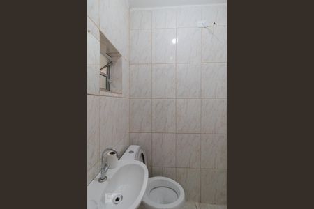 Banheiro de casa de condomínio para alugar com 2 quartos, 45m² em Vila Continental, São Paulo