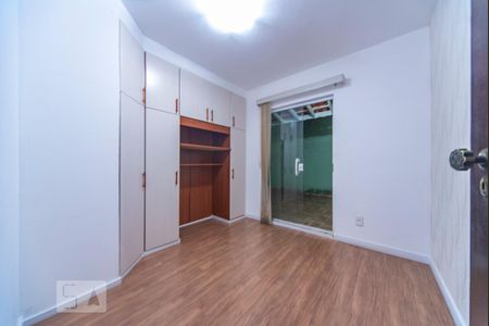 Casa à venda com 250m², 3 quartos e 2 vagas Casa à venda com 250m², 3 quartos e 2 vagasQuarto 1