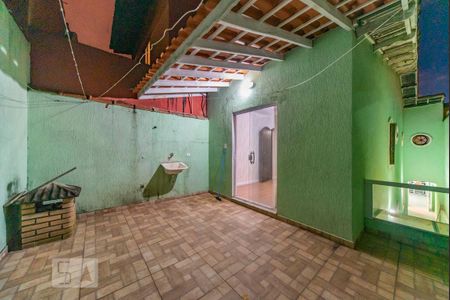 Casa à venda com 250m², 3 quartos e 2 vagas Casa à venda com 250m², 3 quartos e 2 vagasVaranda do Quarto 1 e Área de Serviço