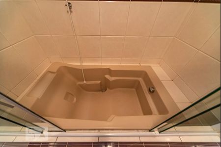 Casa à venda com 250m², 3 quartos e 2 vagas Casa à venda com 250m², 3 quartos e 2 vagasBanheira
