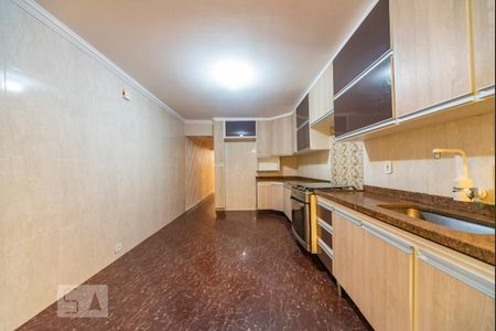 Casa à venda com 250m², 3 quartos e 2 vagas Casa à venda com 250m², 3 quartos e 2 vagasCozinha