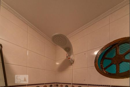 Casa à venda com 250m², 3 quartos e 2 vagas Casa à venda com 250m², 3 quartos e 2 vagasChuveiro