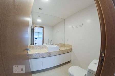 Apartamento para alugar com 165m², 4 quartos e 3 vagas Apartamento para alugar com 165m², 4 quartos e 3 vagasBanheiro - Quarto 03