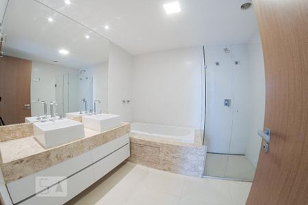 Banheiro - Suíte Master de apartamento para alugar com 4 quartos, 165m² em Setor Noroeste, Brasília