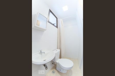 Apartamento para alugar com 165m², 4 quartos e 3 vagas Apartamento para alugar com 165m², 4 quartos e 3 vagasBanheiro de Serviço