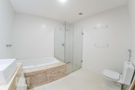 Banheiro - Suíte Master de apartamento para alugar com 4 quartos, 165m² em Setor Noroeste, Brasília