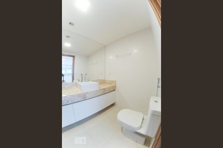 Apartamento para alugar com 165m², 4 quartos e 3 vagas Apartamento para alugar com 165m², 4 quartos e 3 vagasBanheiro - Quarto 03