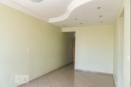 Sala de apartamento para alugar com 3 quartos, 70m² em Vila Firmiano Pinto, São Paulo