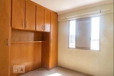 Quarto 2 de apartamento para alugar com 3 quartos, 70m² em Vila Firmiano Pinto, São Paulo