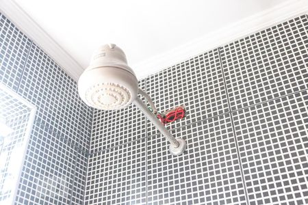 Casa à venda com 250m², 9 quartos e 1 vaga Casa à venda com 250m², 9 quartos e 1 vagaChuveiro