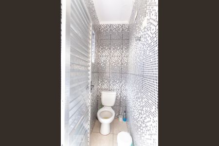 Casa à venda com 250m², 9 quartos e 1 vaga Casa à venda com 250m², 9 quartos e 1 vagaBanheiro de serviço