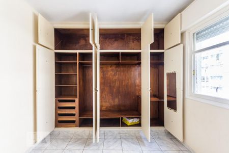 Detalhe armário de apartamento para alugar com 1 quarto, 55m² em Gonzaga, Santos