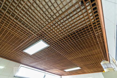 Casa de condomínio para alugar com 115m², 3 quartos e sem vagaCozinha - Detalhe do teto