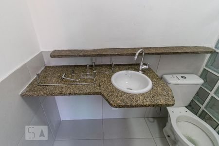 Casa de condomínio para alugar com 115m², 3 quartos e sem vagaBanheiro canadense