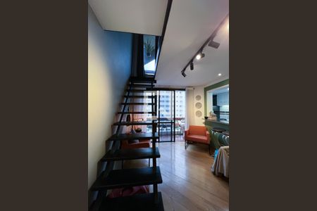Escada de apartamento para alugar com 1 quarto, 70m² em Planalto Paulista, São Paulo