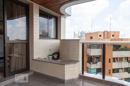 Apartamento à venda com 246m², 4 quartos e 6 vagas Apartamento à venda com 246m², 4 quartos e 6 vagasVaranda