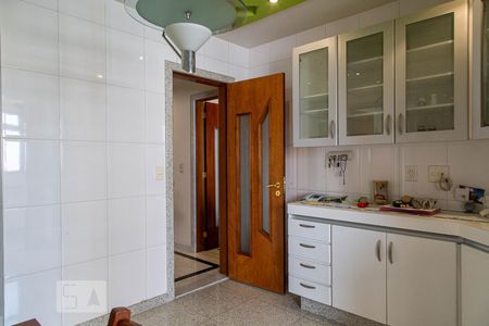 Apartamento à venda com 246m², 4 quartos e 6 vagas Apartamento à venda com 246m², 4 quartos e 6 vagasCozinha