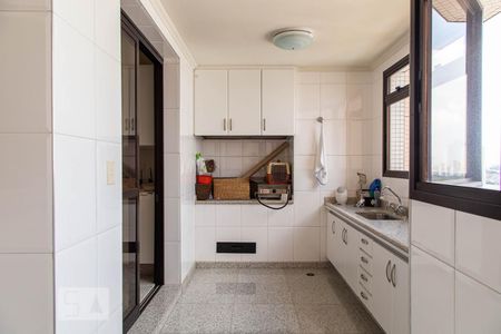 Apartamento à venda com 246m², 4 quartos e 6 vagas Apartamento à venda com 246m², 4 quartos e 6 vagasVaranda Churrasqueira
