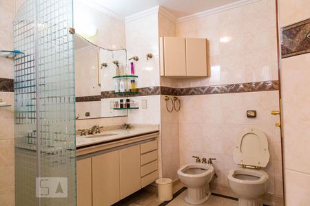 Apartamento à venda com 246m², 4 quartos e 6 vagas Apartamento à venda com 246m², 4 quartos e 6 vagasBanheiro Suíte 1