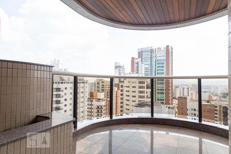 Apartamento à venda com 246m², 4 quartos e 6 vagas Apartamento à venda com 246m², 4 quartos e 6 vagasVaranda