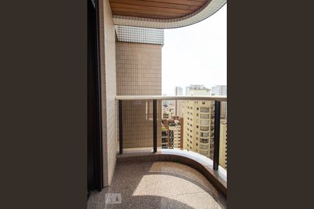 Apartamento à venda com 246m², 4 quartos e 6 vagas Apartamento à venda com 246m², 4 quartos e 6 vagasVaranda