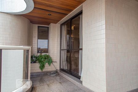 Apartamento à venda com 246m², 4 quartos e 6 vagas Apartamento à venda com 246m², 4 quartos e 6 vagasVaranda