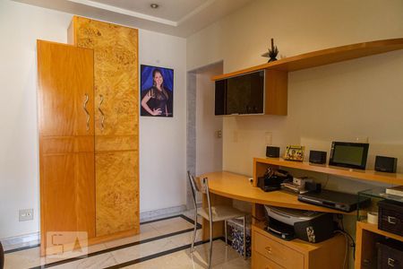 Apartamento à venda com 246m², 4 quartos e 6 vagas Apartamento à venda com 246m², 4 quartos e 6 vagasSala 2