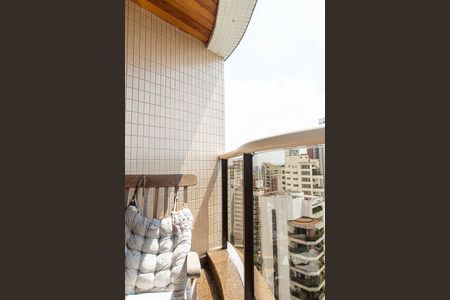 Apartamento à venda com 246m², 4 quartos e 6 vagas Apartamento à venda com 246m², 4 quartos e 6 vagasVaranda