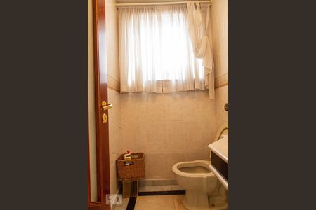 Apartamento à venda com 246m², 4 quartos e 6 vagas Apartamento à venda com 246m², 4 quartos e 6 vagasLavabo