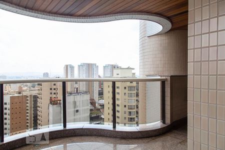 Apartamento à venda com 246m², 4 quartos e 6 vagas Apartamento à venda com 246m², 4 quartos e 6 vagasVaranda