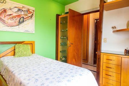 Apartamento à venda com 246m², 4 quartos e 6 vagas Apartamento à venda com 246m², 4 quartos e 6 vagasQuarto 4