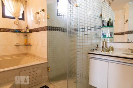 Apartamento à venda com 246m², 4 quartos e 6 vagas Apartamento à venda com 246m², 4 quartos e 6 vagasBanheiro Suíte 1