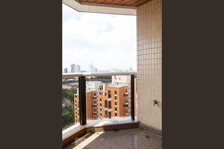 Apartamento à venda com 246m², 4 quartos e 6 vagas Apartamento à venda com 246m², 4 quartos e 6 vagasVaranda