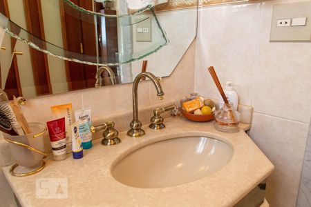 Apartamento à venda com 246m², 4 quartos e 6 vagas Apartamento à venda com 246m², 4 quartos e 6 vagasLavabo